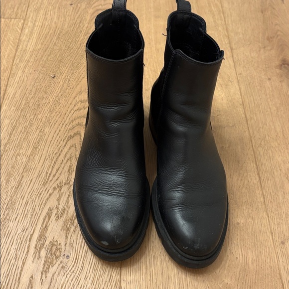 La Canadienne Sorento Waterproof Chelsea Boot - Picture 12 of 17